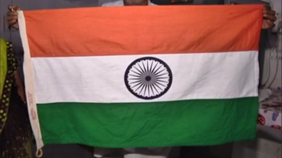 1925 में हुए केंद्र की स्थापना Flag stitched in Gwalior and being hosted at many cities