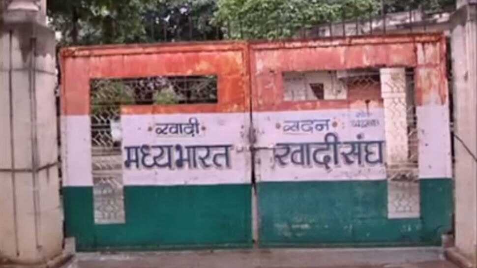सरकार की गाइडलाइन के अनुसार होती है तैयार Flag stitched in Gwalior and being hosted at many cities