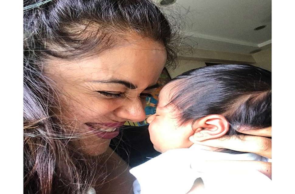 समीरा ने 12 जुलाई को बेटी को जन्म दिया था Sameera Reddy shared adorable photo of daughter