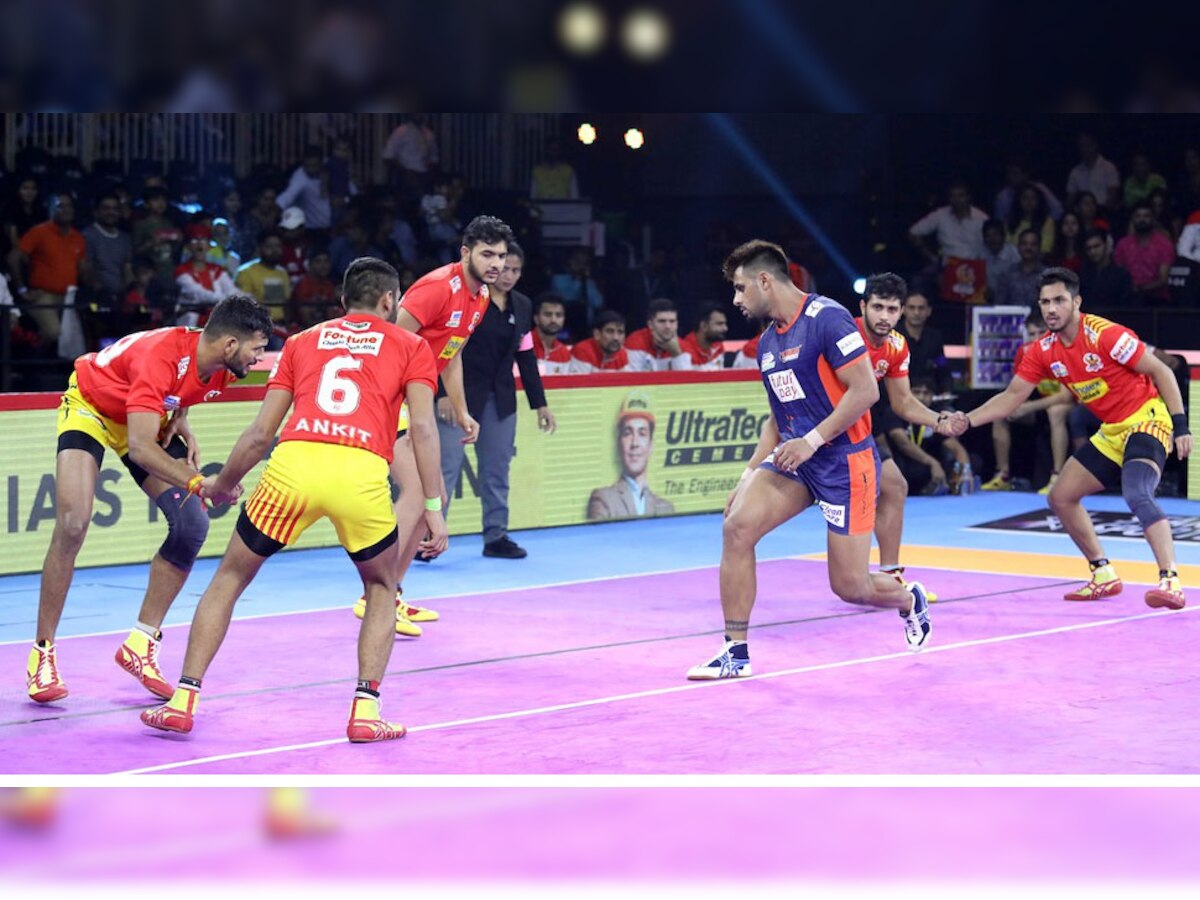  गुजरात अपने घरेलू लेग में अब तक कोई मैच नहीं जीत सका है. (फोटो: Twittr/@ProKabaddi)