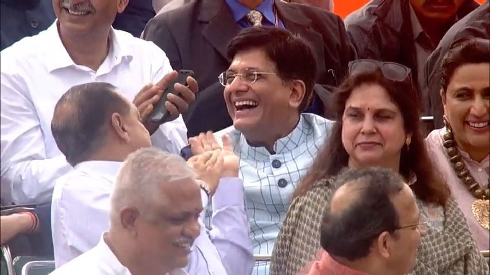 लाल किले से पीएम मोदी ने भारतीय रेल के लिए कही ऐसी बात, सुनकर जोर से हंस पड़े रेल मंत्री