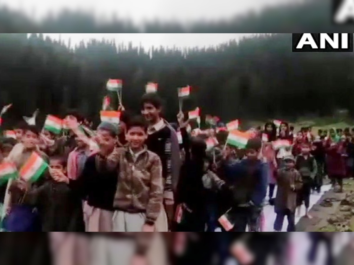 कुपवाड़ा में बच्‍चों ने मनाया स्‍वतंत्रता दिवस. फोटो ANI 