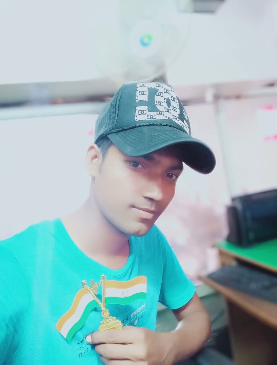 काम के बीच एक क्लिक तो बनता है A click is made between work