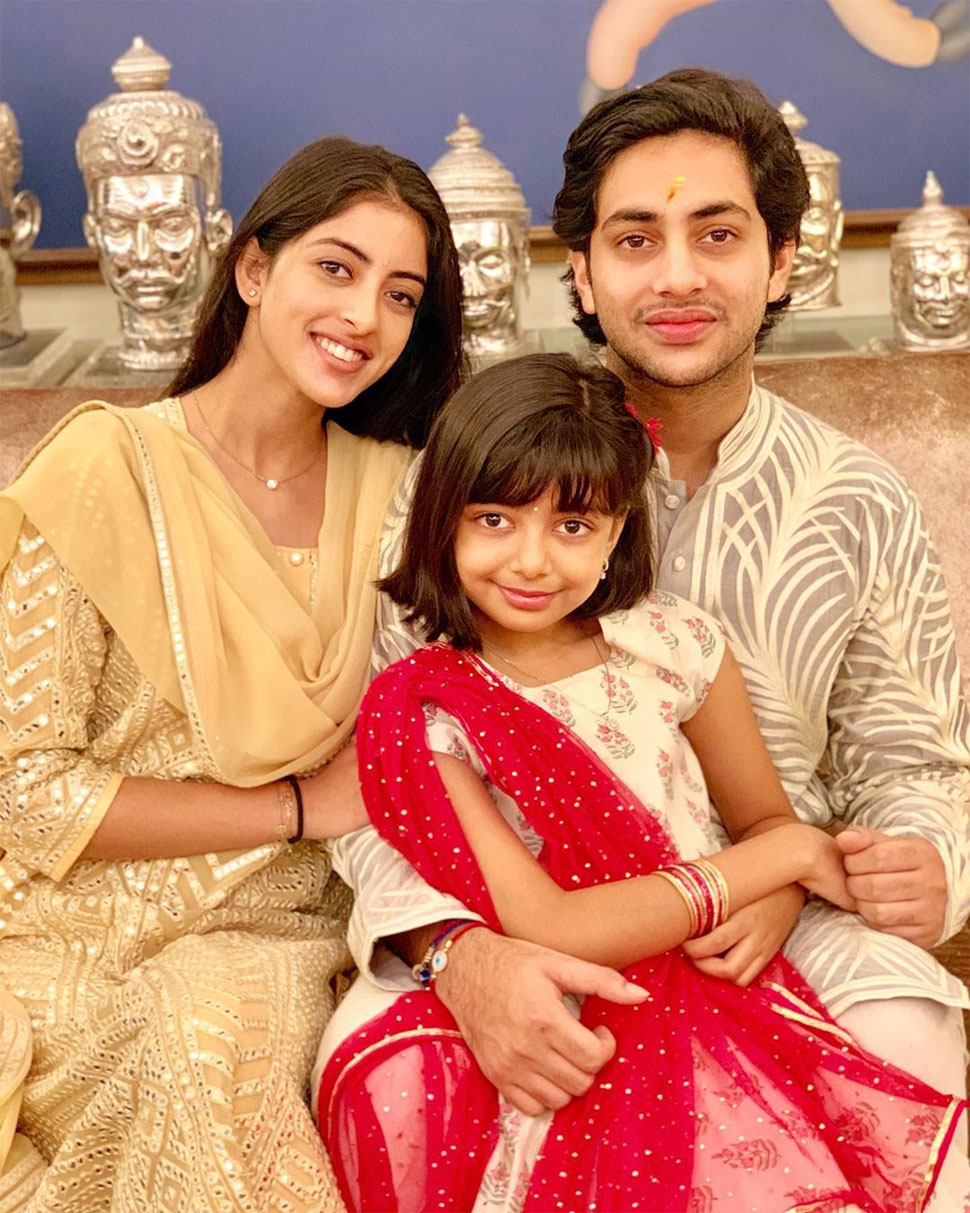 क्रीम कलर के लहंगे में दिखीं आराध्या Bachchan family
