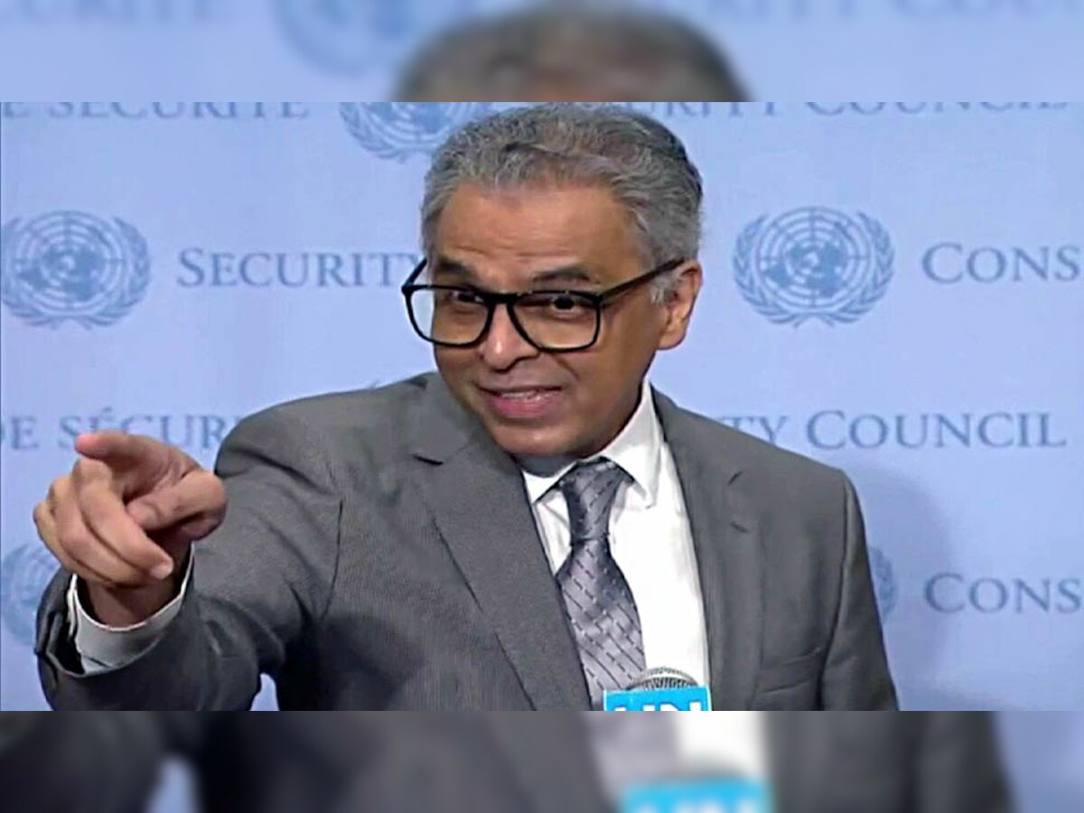 UN में पाक पत्रकारों ने पूछा सवाल, भारत के एंबेसडर ने हाथ मिलाकर की बोलती बंद, देखें VIDEO