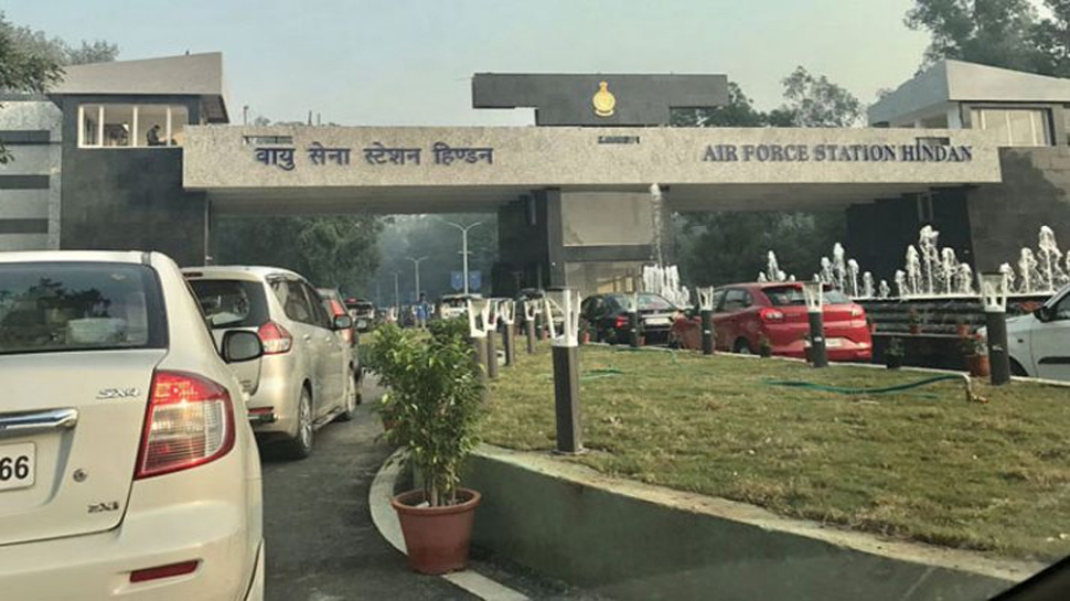 हिंडन एयरबेस पर हाई अलर्ट, परिसर के अंदर स्कूलों में अवकाश घोषित किया गया