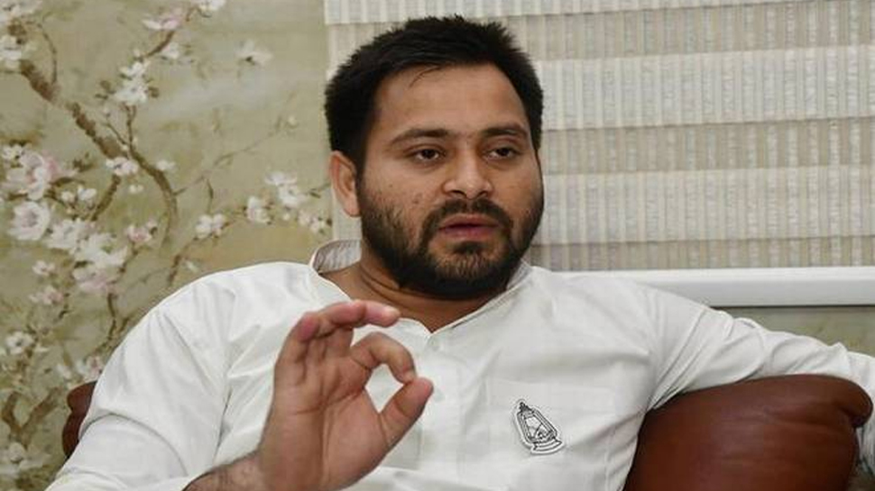 तेजस्वी यादव अपने ही पार्टी में सवालों के घेरे में आ रहे हैं. (फाइल फोटो) तेजस्वी यादव अपने ही पार्टी में सवालों के घेरे में आ रहे हैं. (फाइल फोटो)