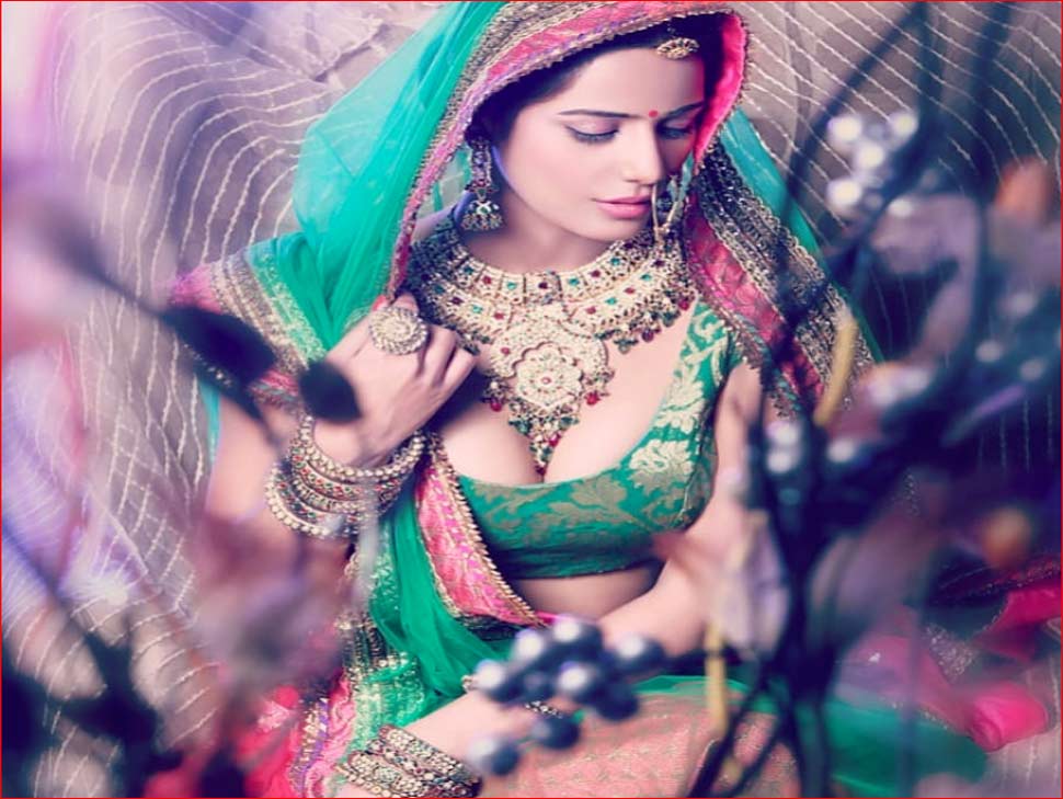 पूनम काफी बोल्ड और बिंदास हैं Poonam Pandey shares photo with boyfriend
