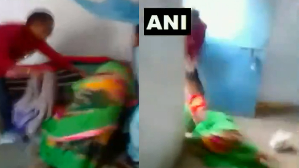 VIDEO: हॉस्टल वॉर्डन के पति ने महिला सफाईकर्मी से की बदसलूकी, घसीटते हुए निकाला आश्रम से बाहर VIDEO: हॉस्टल वॉर्डन के पति ने महिला सफाईकर्मी से की बदसलूकी, घसीटते हुए निकाला आश्रम से बाहर