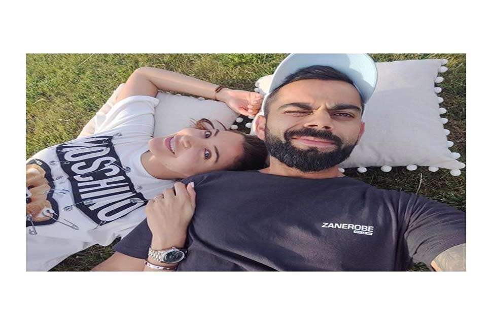 पति विराट कोहली का प्यारा सा कमेंट भी आ गया Anushka Sharmas vaction photo goes viral