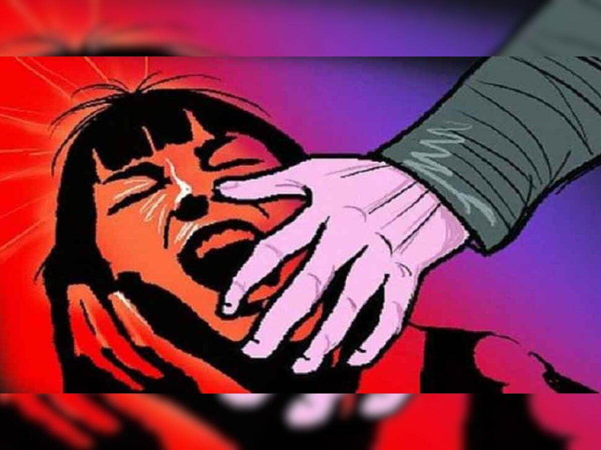   युवती ने यौन शोषण, ब्लैकमेल, धर्मांतरण और तीन तलाक जैसे मामले का आरोप लगाया है. (प्रतीकात्मक तस्वीर)