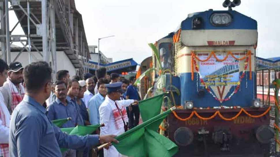 डेकारगांव से डिब्रुगढ़ के बीच चलेगी ट्रेन Dekargaon Dibrugarh intercity express flagged off
