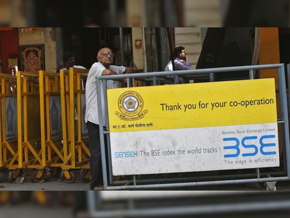 हरे निशान के साथ खुले शेयर बाजार में गिरावट का रुख