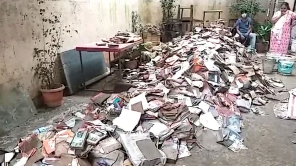 अब पढ़ने के काम नहीं आ सकतीं ये किताबें Now these books cannot be used to read