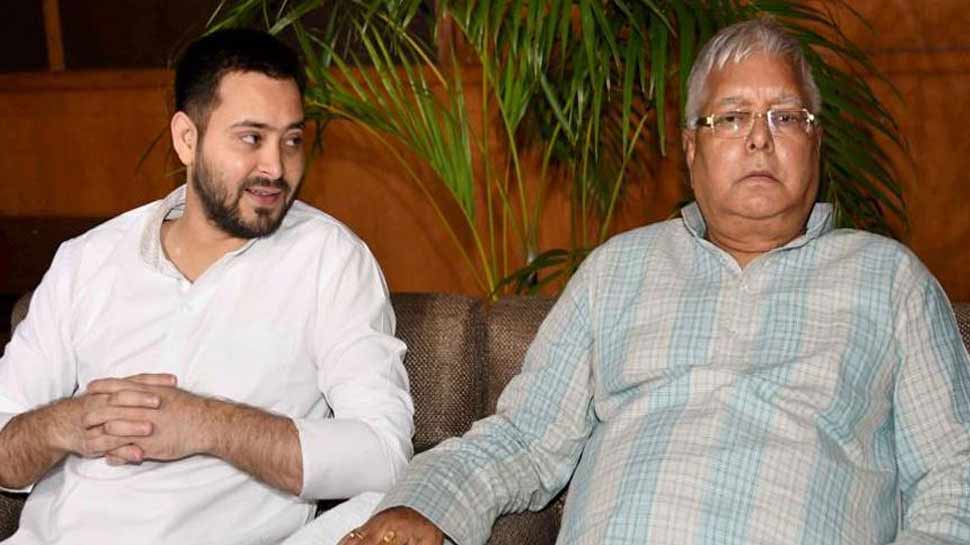 'लालू' बनेंगे बिहार के 'मुलायम', RJD में उठी तेजस्वी यादव को राष्ट्रीय अध्यक्ष बनाने की मांग
