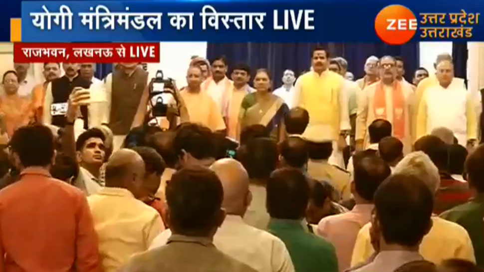 LIVE: शपथ ग्रहण कार्यक्रम संपन्न, 23 नए मंत्रियों ने UP मंत्रिमंडल की शपथ