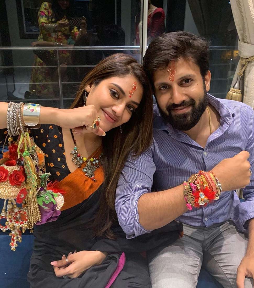 परिवार संग रक्षाबंधन Nusrat Jahan