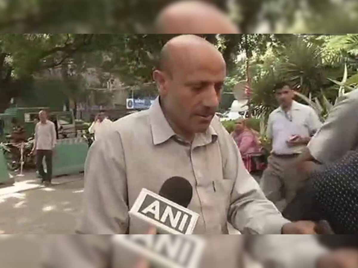 कई अलगाववादी नेता जैसे शब्बीर शाह, मसरत आलम और आसिया अंद्राबी जम्मू एवं कश्मीर में आतंकी-फंडिग को लेकर पहले से ही न्यायिक हिरासत में हैं.