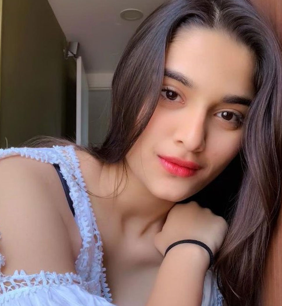 लीड रोल में सोनाक्षी Saiee M Manjrekar