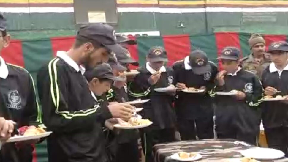 दूसरों की मदद के लिए बनना चाहते हैं सेना का हिस्सा Want to be part of army to help others