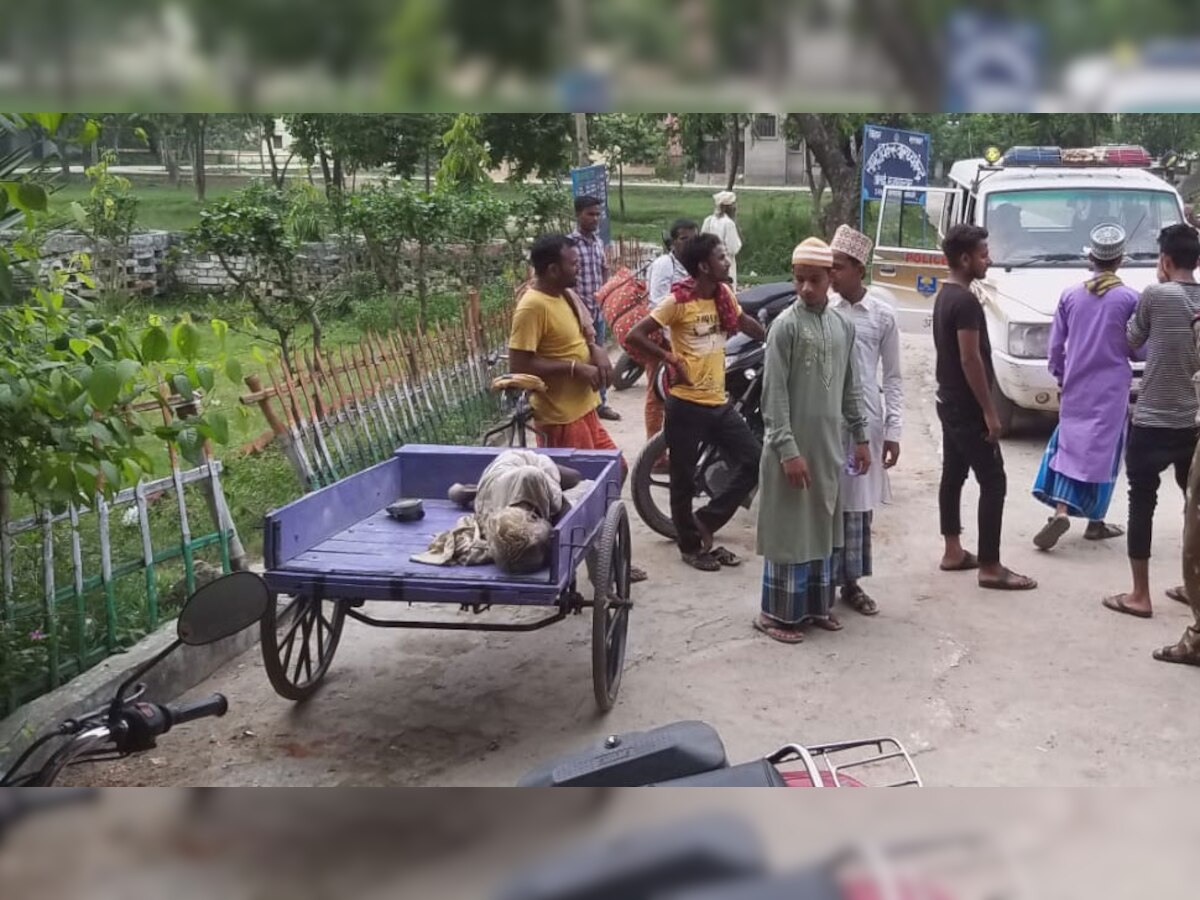 मुजफ्फरपुर में वृद्ध को अस्पताल के अंदर भी नहीं लाया गया और मृत घोषित कर दिया.