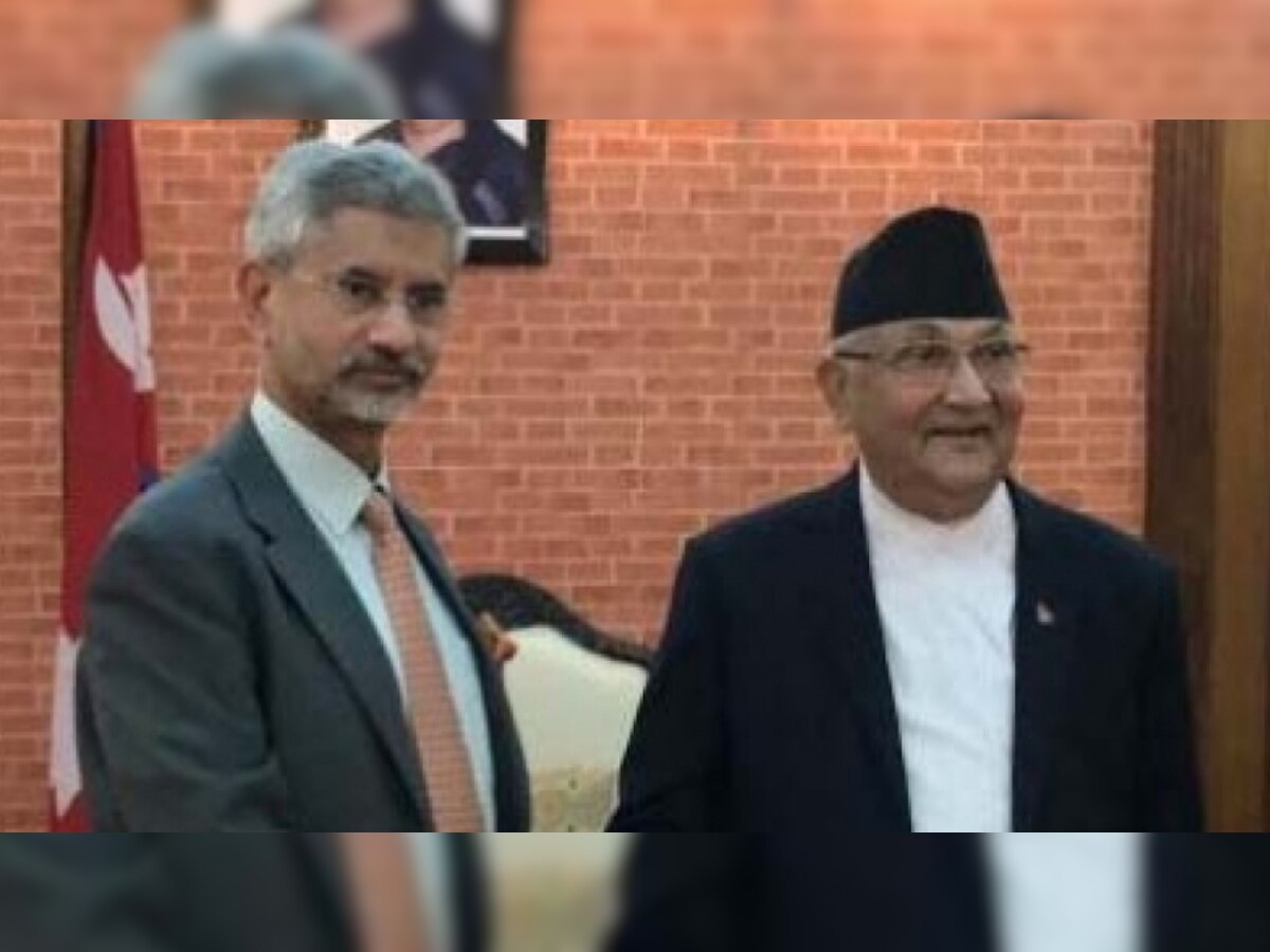 नेपाल के प्रधानमंत्री के.पी. शर्मा ओली और भारत के विदेश मंत्री एस. जयशंकर की मुलाकात.