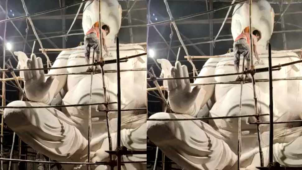 इस गणेश प्रतिमा का वजन पुरानी मूर्ति से कम होगा The weight of this Ganesh idol will be less than the old idol