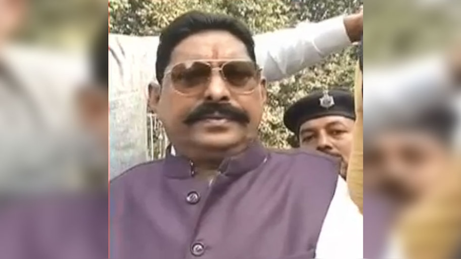 दिल्‍ली पुलिस ने कोर्ट से मांगी MLA अनंत सिंह की हिरासत, कोर्ट ने पूछा, 'वह प्रभावशाली व्‍यक्ति तो नहीं?'