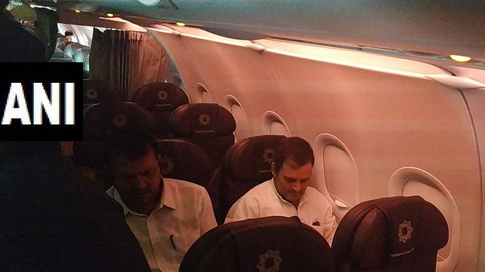 फ्लाइट में बैठे राहुल गांधी. फोटो ANI फ्लाइट में बैठे राहुल गांधी. फोटो ANI