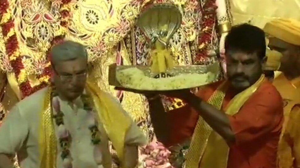 Janmashtami 2019 : मथुरा में प्रकट हुए कान्हा, VIDEO में देखें नंदगोपाल का अद्भुत दृश्य