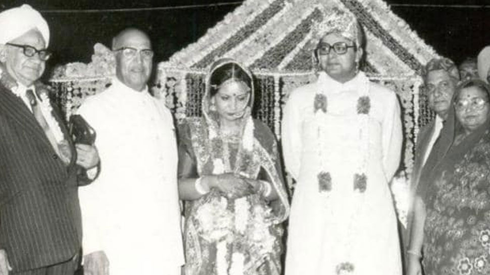 शादी में इंदिरा भी बाजपेयी भी Indira also Bajpayee in Jaitley's marriage