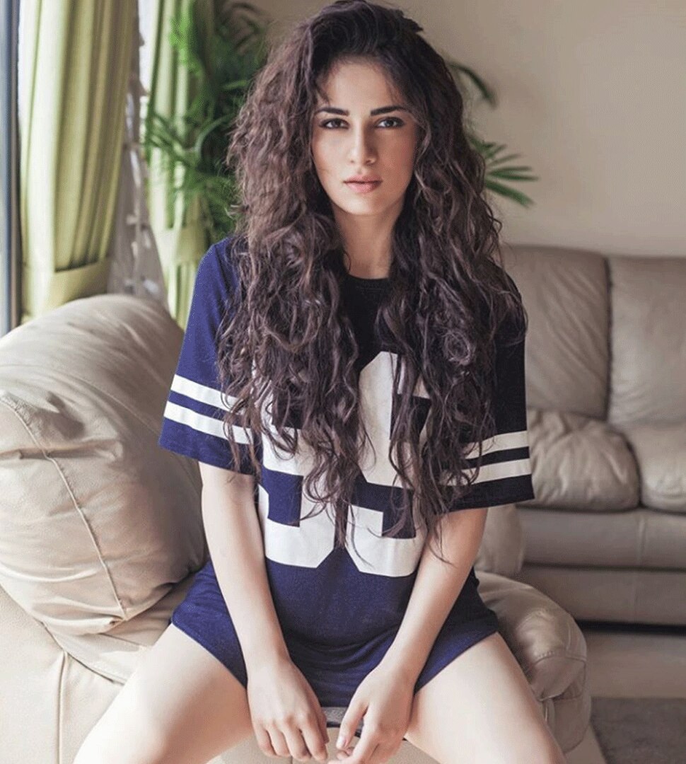 लॉन्च कार्यक्रम में Radhika Madan