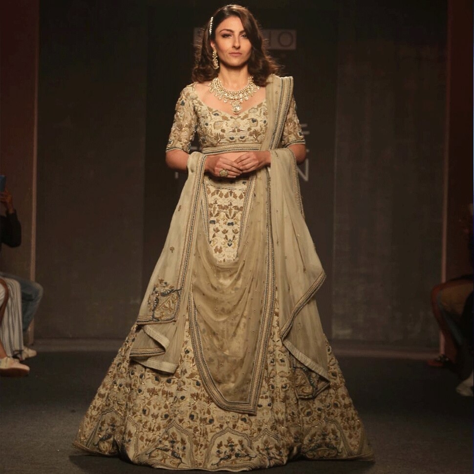 सोहा का रॉयल अंदाज Lakme Fashion Week 2019