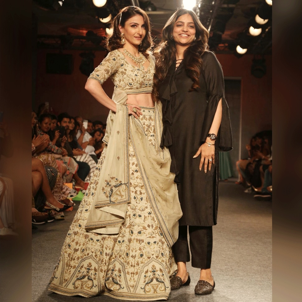 प्रिंसेज की तरह Lakme Fashion Week 2019