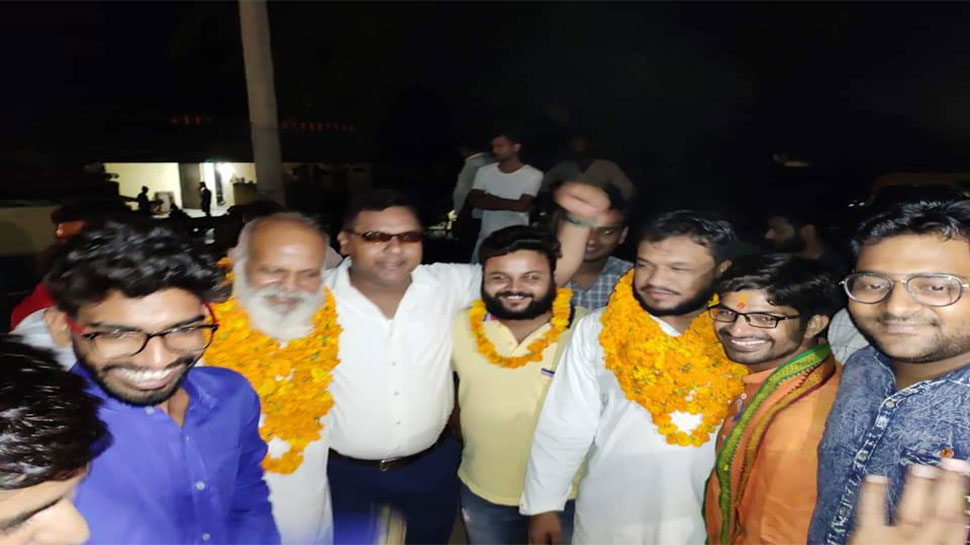 बुलंदशहर हिंसा: आरोपियों के जेल से छूटने पर फूल-मालाओं से किया गया स्वागत, वायरल हो रही तस्वीरें