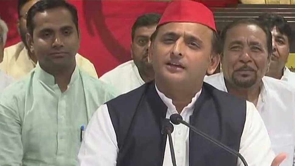सपा अध्यक्ष अखिलेश यादव का बड़ा फैसला, यूपी के बाद अब पार्टी की दिल्ली इकाई की भंग सपा अध्यक्ष अखिलेश यादव का बड़ा फैसला, यूपी के बाद अब पार्टी की दिल्ली इकाई की भंग