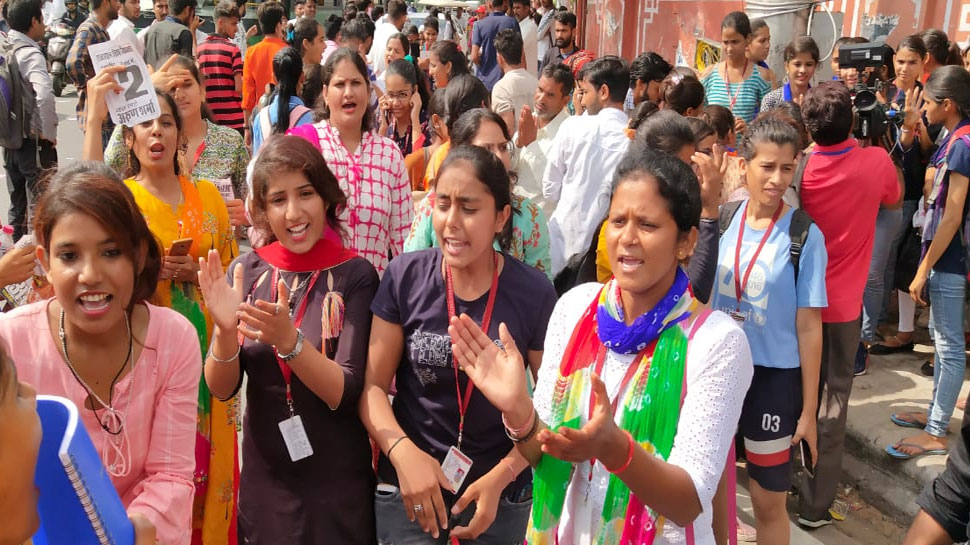 महारानी कॉलेज में चुनाव के अनेक रंग देखे गए. see the colors of Rajasthan Student union election in pictures