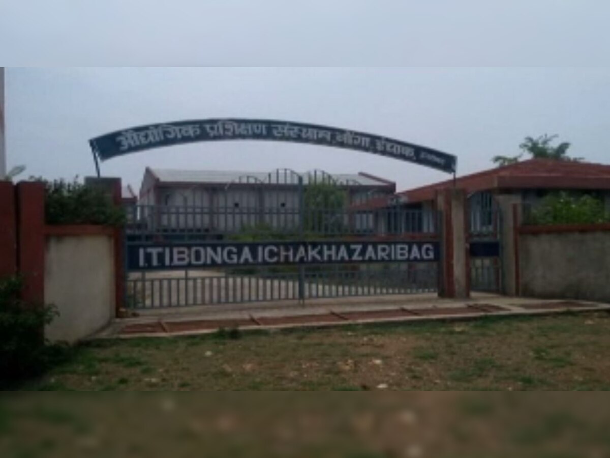 स्किल इंडिया के तहत कई प्रशिक्षण केंद्र आज किराए के भवन में चलाए जा रहे हैं.