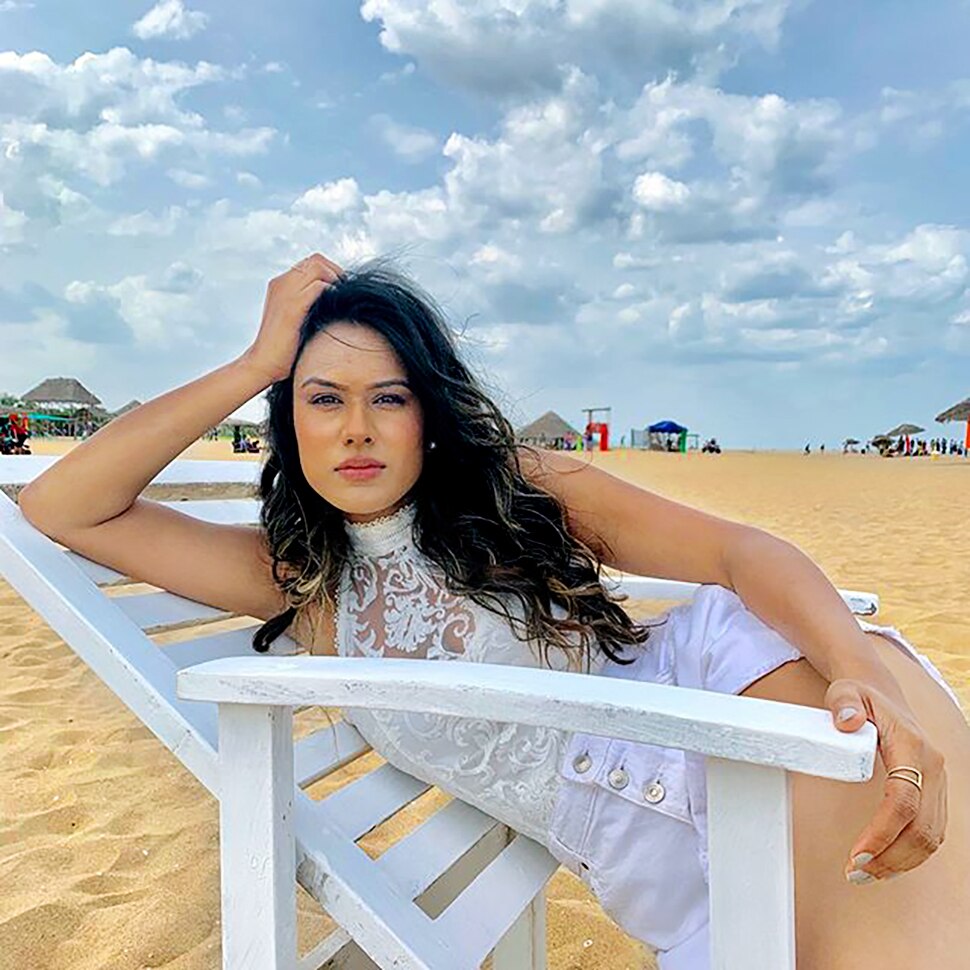 रवि दुबे के साथ Nia Sharma