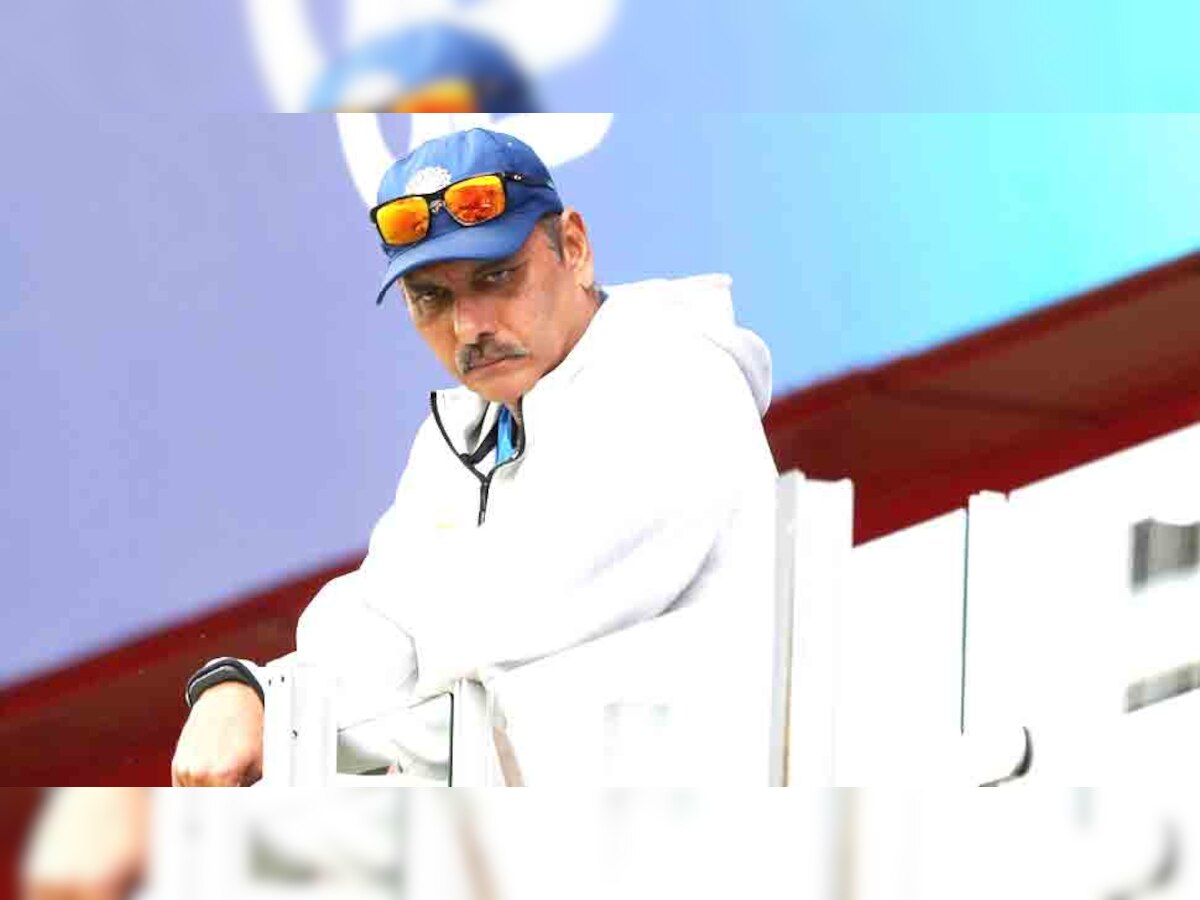 भारतीय टीम के मुख्य कोच रवि शास्त्री का कार्यकाल 2021 तक के लिए बढ़ा दिया गया है. (फोटो: Reuters)