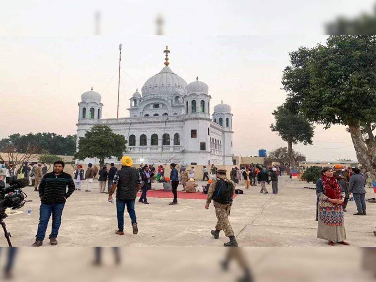 सिखों के बेहद पवित्र तीर्थस्थलों में से एक करतारपुर साहिब गुरुद्वारा भारतीय सीमा से महज चंद किलोमीटर की दूरी पर पाकिस्तान में स्थित है. (फाइल फोटो)