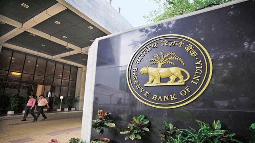 RBI का बैलेंस शीट 30 जून 2018 को 36,175.94 अरब डॉलर था, जो 30 जून 2019 को बढ़कर 41,029.05 अरब डॉलर हो गया. RBI का बैलेंस शीट 30 जून 2018 को 36,175.94 अरब डॉलर था, जो 30 जून 2019 को बढ़कर 41,029.05 अरब डॉलर हो गया.