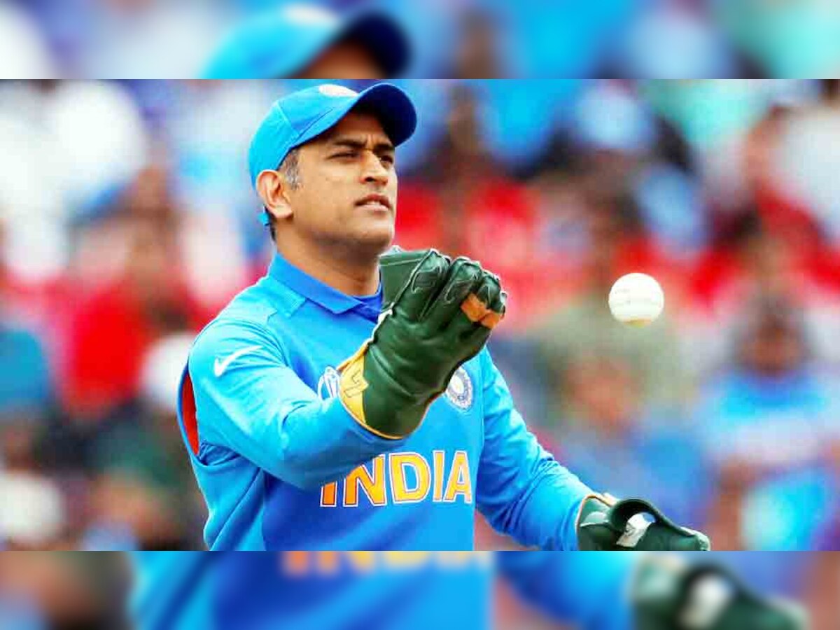 एमएस धोनी ने विश्व कप के बाद भारत के लिए एक भी मैच नहीं खेला है. (फोटो: Reuters)