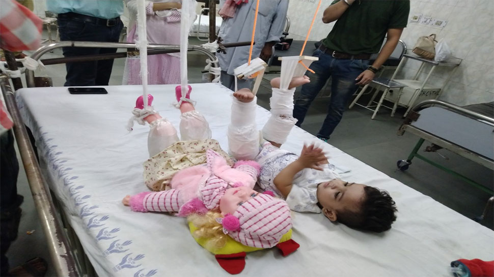 बेड से गिर गई थी बच्ची girl loved the doll very much