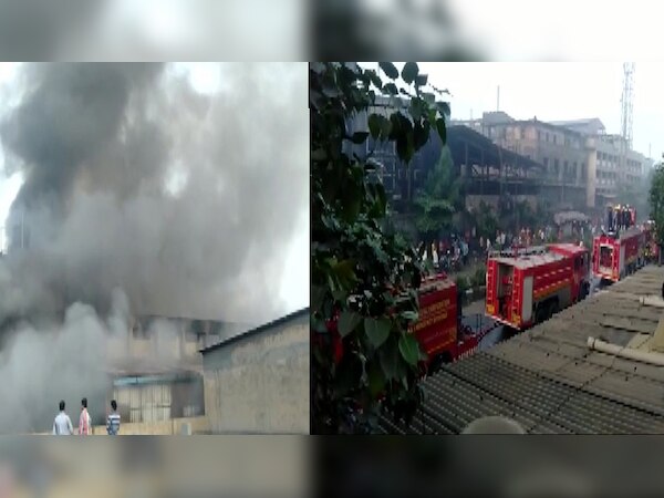 सूरत में कपड़ा फैक्‍टरी में आग. फोटो ANI