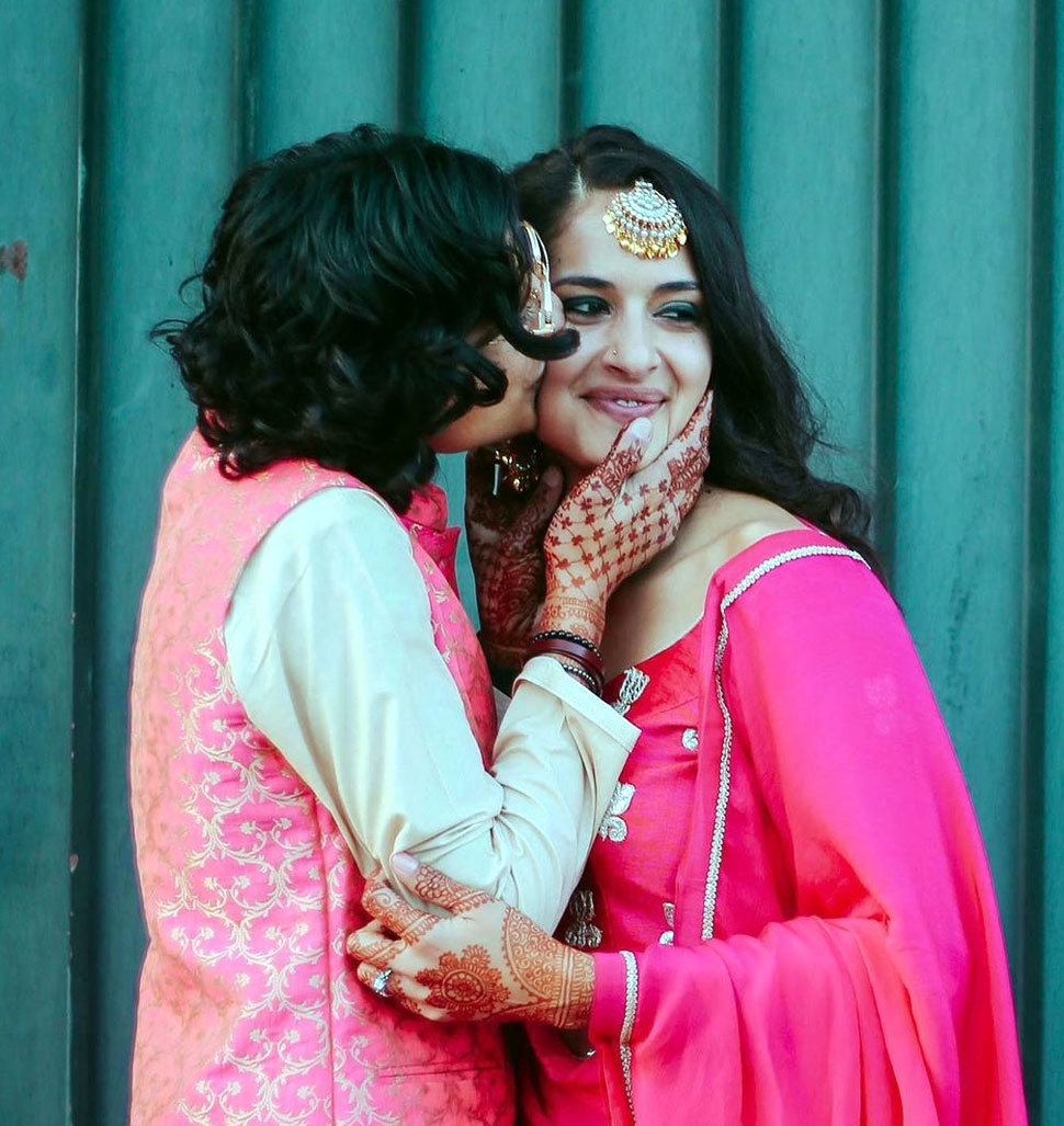 Indian Pakistani Lesbian Couple Tied The Knot In Traditional Ceremony सरहदें पार का प्‍यार