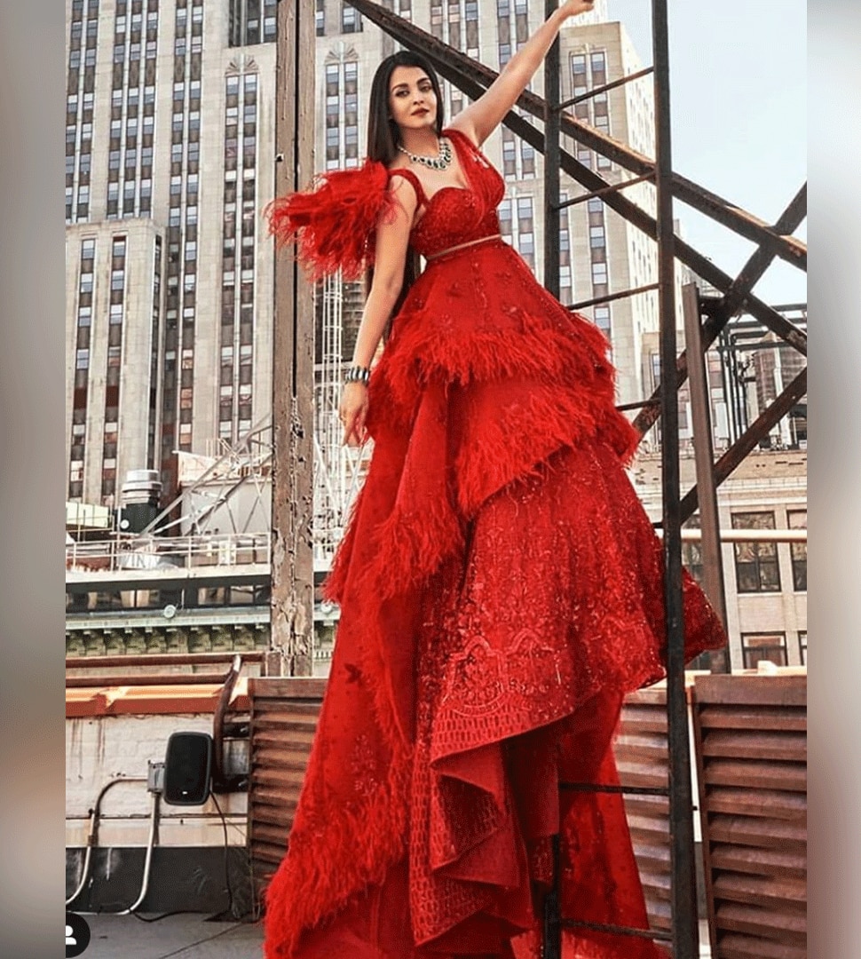 रेड गाउन का जलवा Aishwarya Rai Bachchan