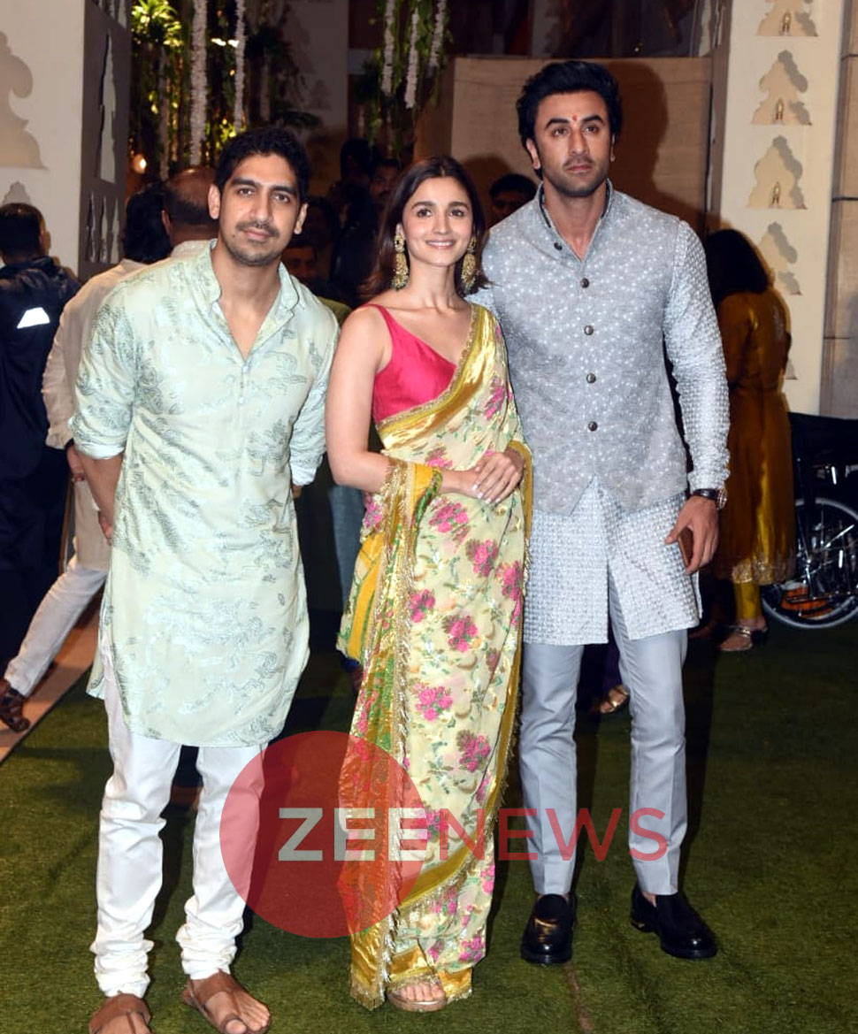 आलिया-रणबीर... Alia Bhatt, Ranbir Kapoor, Bachchans spotted at Ganesh Chaturthi Ambani Party