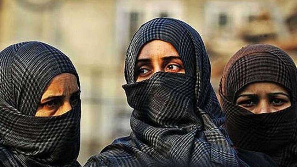 UP: फिरोजाबाद के SRK डिग्री कॉलेज में बुर्का पहनकर आने वाली छात्राओं की एंट्री हुई बैन