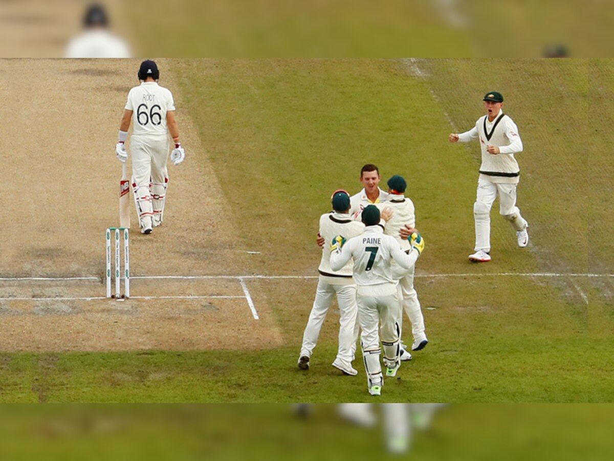 ऑस्ट्रेलिया ने शून्य पर इंग्लैंड के दो विकेट गिरा कर उसे संकट में डाल दिया.  (फोटो: Reuters)